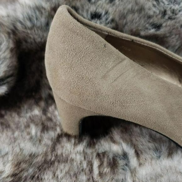 VanEli Beige Tan 7.5 Small Heel Pumps - Picture 3 of 8